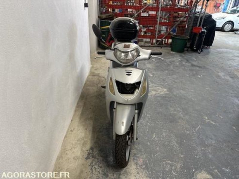 Motocykl SCOOTER HONDA SH125 - 2001 - 24167KM - 1087GF2A: obrázek 14