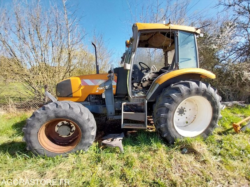 TRACTEUR ENAULT ERGOS100 + CHARGEUR FAUCHEUX - Traktor: obrázek 2 TRACTEUR ENAULT ERGOS100 + CHARGEUR FAUCHEUX - Traktor: obrázek 2