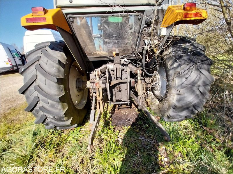 TRACTEUR ENAULT ERGOS100 + CHARGEUR FAUCHEUX - Traktor: obrázek 4 TRACTEUR ENAULT ERGOS100 + CHARGEUR FAUCHEUX - Traktor: obrázek 4