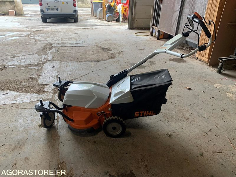 Tondeuse STIHL - Sekačka na trávu: obrázek 1 Tondeuse STIHL - Sekačka na trávu: obrázek 1