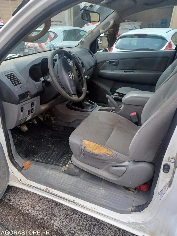 Toyota Hilux - 2011 - 251000kms - BW-176-BN - Pick-up: obrázek 3 Toyota Hilux - 2011 - 251000kms - BW-176-BN - Pick-up: obrázek 3