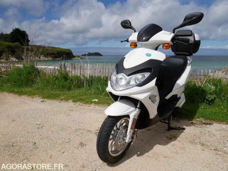 VÉHICULE RÉCUPÉRABLE A QUIBERON - 1 Scooter Easy Watts - E-stock - Motocykl: obrázek 1 VÉHICULE RÉCUPÉRABLE A QUIBERON - 1 Scooter Easy Watts - E-stock - Motocykl: obrázek 1