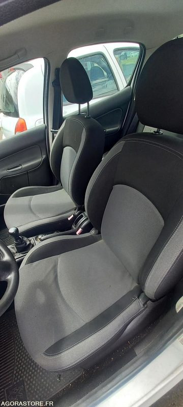Osobní auto VQ- V11o Peugeot 206: obrázek 6