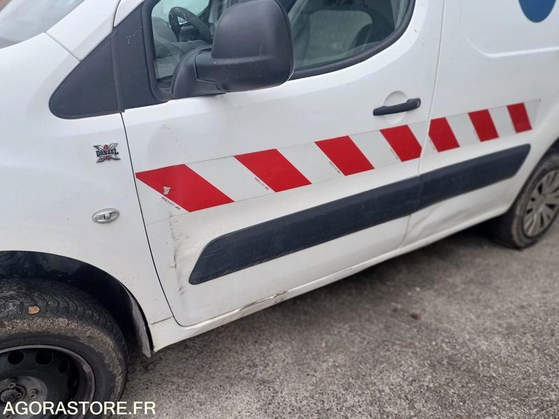 VU FOURGONNETTE CITROEN BERLINGO DANGEL 4X4 (BV changée avec embrayage) - Malá dodávka: obrázek 4 VU FOURGONNETTE CITROEN BERLINGO DANGEL 4X4 (BV changée avec embrayage) - Malá dodávka: obrázek 4