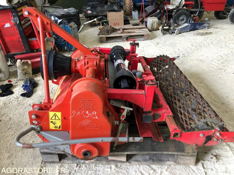 Enfouisseur de pierres DAIRON RD100NIV pour micro tracteur 22-35CV - Zemědělská technika: obrázek 1 Enfouisseur de pierres DAIRON RD100NIV pour micro tracteur 22-35CV - Zemědělská technika: obrázek 1