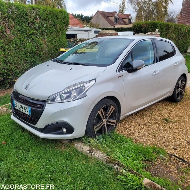 Peugeot 208 gt line - 125 321 kms - 2017 - Osobní auto: obrázek 2 Peugeot 208 gt line - 125 321 kms - 2017 - Osobní auto: obrázek 2