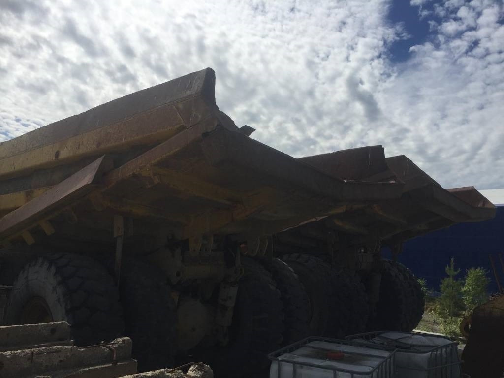 Komatsu HD 465-5 - Pevný dempr: obrázek 5 Komatsu HD 465-5 - Pevný dempr: obrázek 5