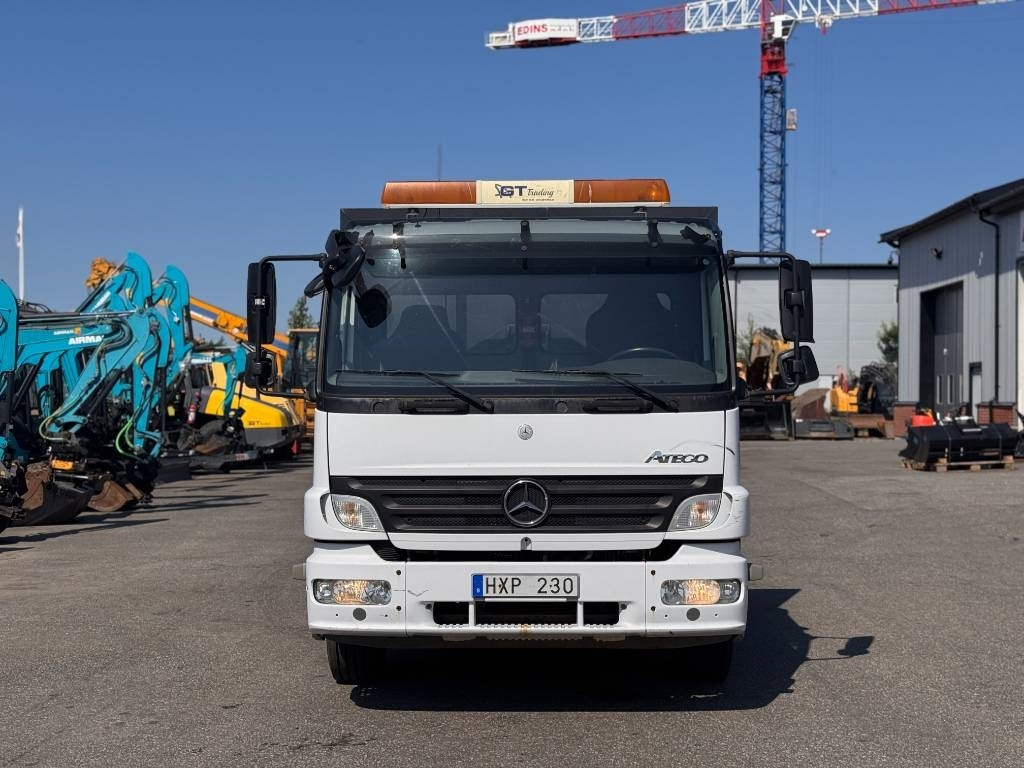 Mercedes-Benz Atego 1524 L 4X2 Växlare Pallift - Skříňový nákladní auto: obrázek 2 Mercedes-Benz Atego 1524 L 4X2 Växlare Pallift - Skříňový nákladní auto: obrázek 2