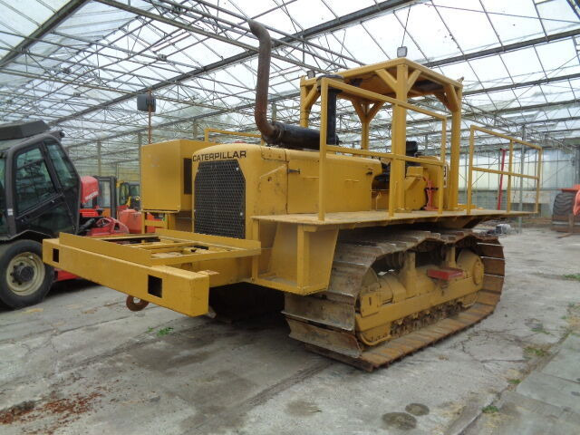 Buldozer Caterpillar D6C: obrázek 1