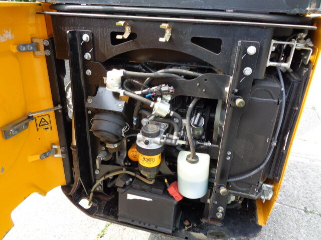 JCB 15C-1 - Mini rýpadlo: obrázek 2 JCB 15C-1 - Mini rýpadlo: obrázek 2