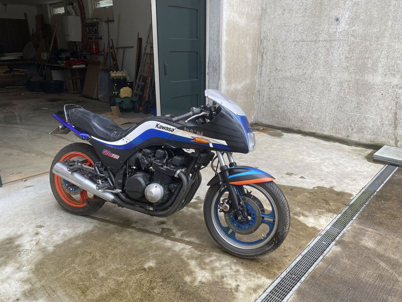 Kawasaki GPZ 750 - Motocykl: obrázek 4 Kawasaki GPZ 750 - Motocykl: obrázek 4