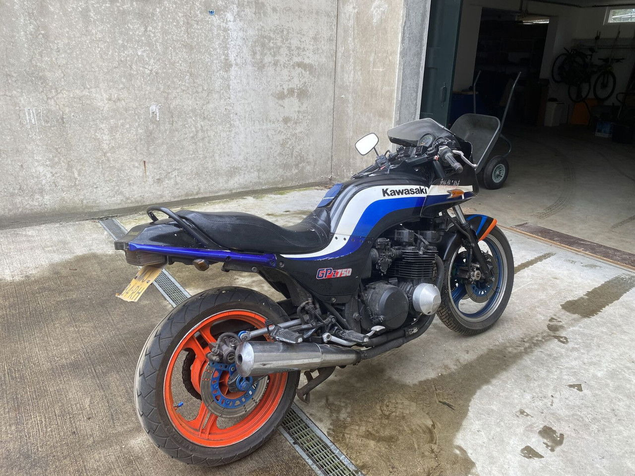 Kawasaki GPZ 750 - Motocykl: obrázek 2 Kawasaki GPZ 750 - Motocykl: obrázek 2