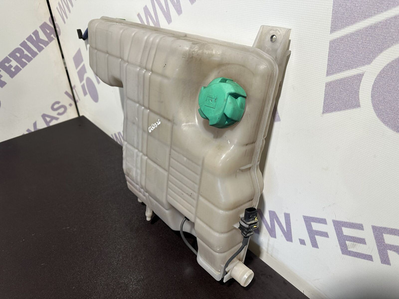 DAF expansion tank - Expanzní nádobka pro Nákladní auto: obrázek 2 DAF expansion tank - Expanzní nádobka pro Nákladní auto: obrázek 2