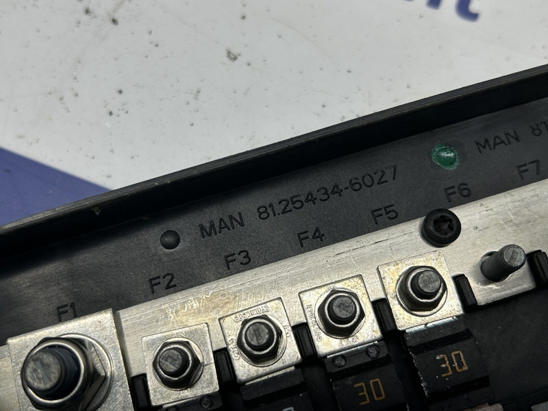 MAN fuse box - Elektrický systém pro Nákladní auto: obrázek 4 MAN fuse box - Elektrický systém pro Nákladní auto: obrázek 4