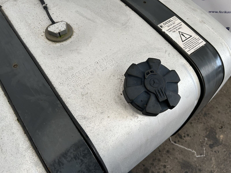 Mercedes-Benz 330L complete fuel tank with brackets - Palivová nádrž pro Nákladní auto: obrázek 4 Mercedes-Benz 330L complete fuel tank with brackets - Palivová nádrž pro Nákladní auto: obrázek 4