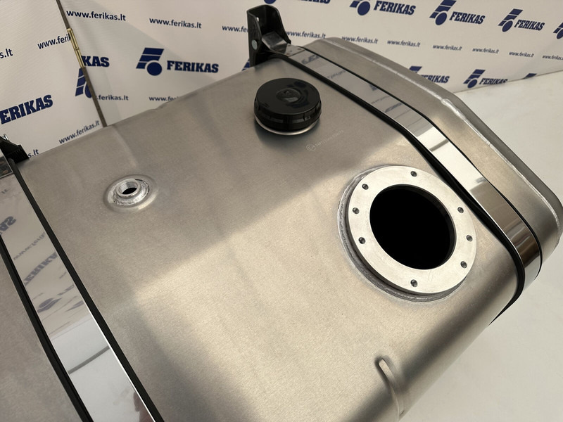 Mercedes-Benz - Hydraulická nádrž pro Nákladní auto: obrázek 2 Mercedes-Benz - Hydraulická nádrž pro Nákladní auto: obrázek 2