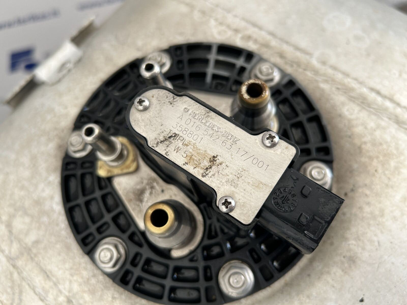 Palivová nádrž pro Nákladní auto Mercedes-Benz combined fuel tank 720L: obrázek 9