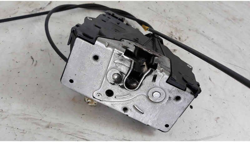 Mercedes-Benz left side door lock - Karoserie a exteriér pro Nákladní auto: obrázek 1 Mercedes-Benz left side door lock - Karoserie a exteriér pro Nákladní auto: obrázek 1