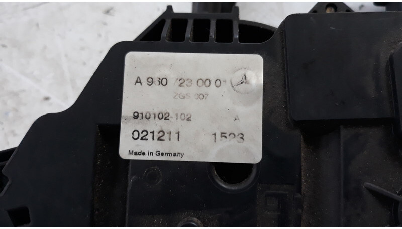 Mercedes-Benz left side door lock - Karoserie a exteriér pro Nákladní auto: obrázek 5 Mercedes-Benz left side door lock - Karoserie a exteriér pro Nákladní auto: obrázek 5