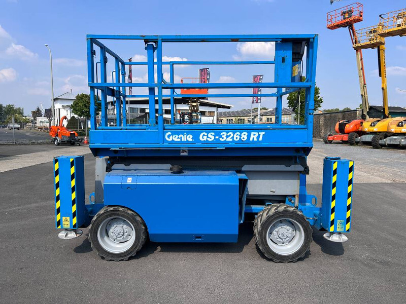 Genie GS3268 RT diesel 4x4 12m (1480) - Nůžková plošina: obrázek 2 Genie GS3268 RT diesel 4x4 12m (1480) - Nůžková plošina: obrázek 2
