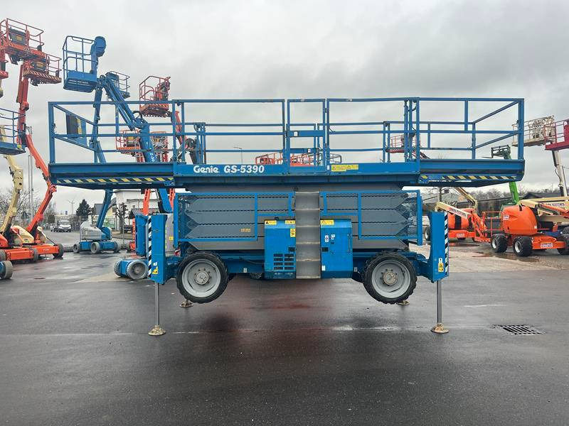Genie GS5390 RT diesel 4x4 18m (1711) leasing Genie GS5390 RT diesel 4x4 18m (1711): obrázek 13