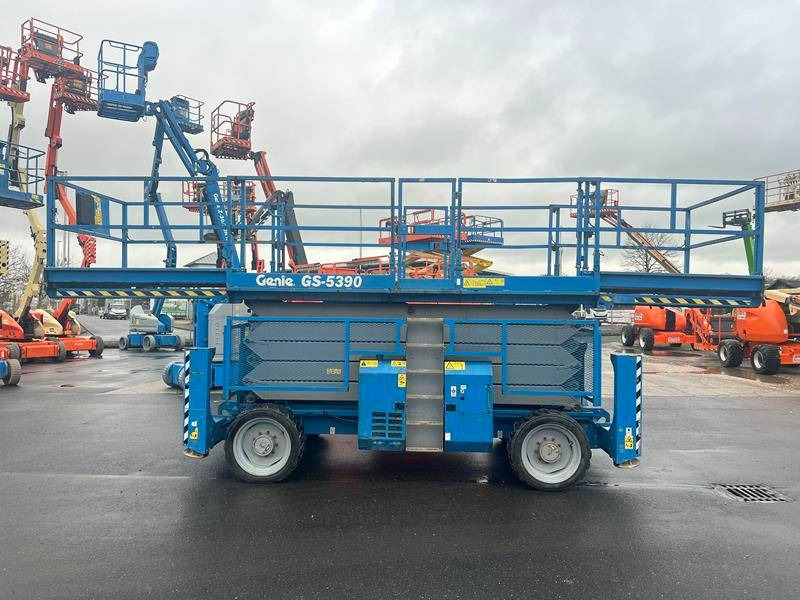 Genie GS5390 RT diesel 4x4 18m (1711) leasing Genie GS5390 RT diesel 4x4 18m (1711): obrázek 12