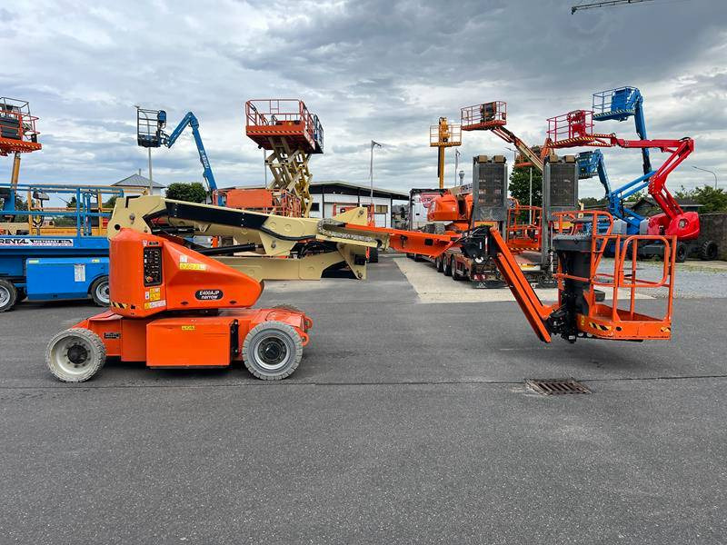 JLG E400AJPN elektro 14m (1779) - Kloubová plošina: obrázek 2 JLG E400AJPN elektro 14m (1779) - Kloubová plošina: obrázek 2