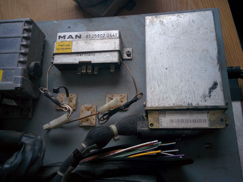 MAN ABS 0265150315 . 0206000008 - Řídicí blok: obrázek 2 MAN ABS 0265150315 . 0206000008 - Řídicí blok: obrázek 2