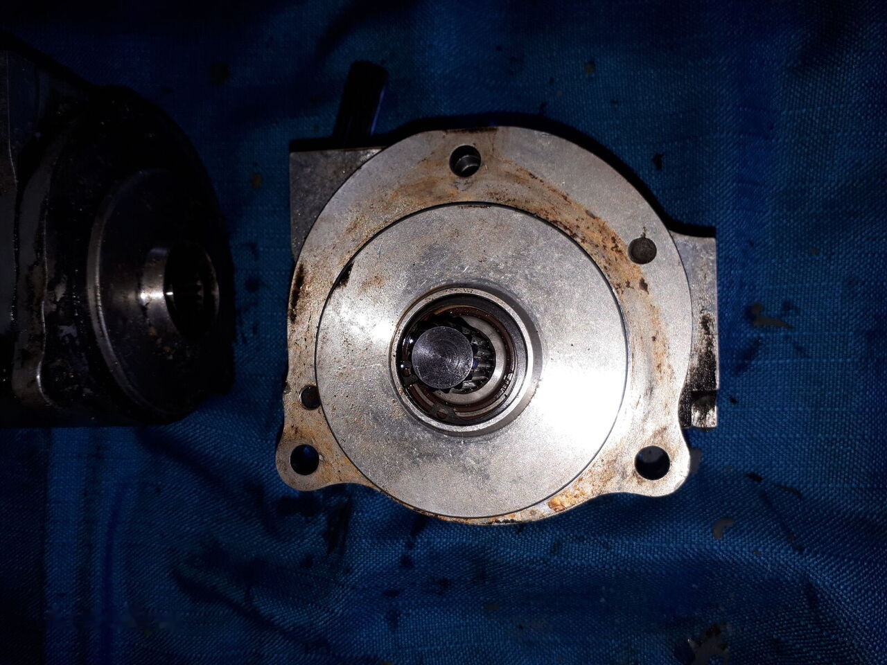 Rexroth ROTATION BPV-20\.30-24VDC 3792123. Rexroht/ Scania. Volvo. - Hydraulický motor pro Autobus: obrázek 2 Rexroth ROTATION BPV-20\.30-24VDC 3792123. Rexroht/ Scania. Volvo. - Hydraulický motor pro Autobus: obrázek 2