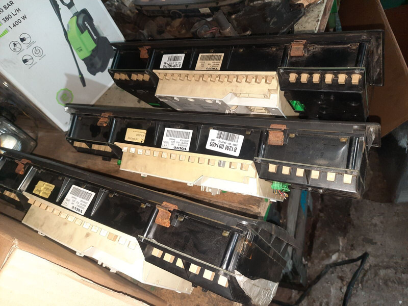 Volvo 70361832-1 . 70361831. 70329201-2 .22205475-P03. 70392912-P01/ - Palubní deska: obrázek 3 Volvo 70361832-1 . 70361831. 70329201-2 .22205475-P03. 70392912-P01/ - Palubní deska: obrázek 3