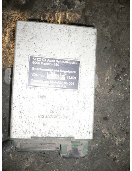 Volvo VDO 412.412/002/001 - Řídicí blok: obrázek 2 Volvo VDO 412.412/002/001 - Řídicí blok: obrázek 2