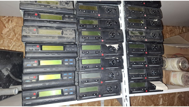 Volvo Video system x-dmr 8 R8 Compact RJ45 - Elektrický systém: obrázek 1 Volvo Video system x-dmr 8 R8 Compact RJ45 - Elektrický systém: obrázek 1