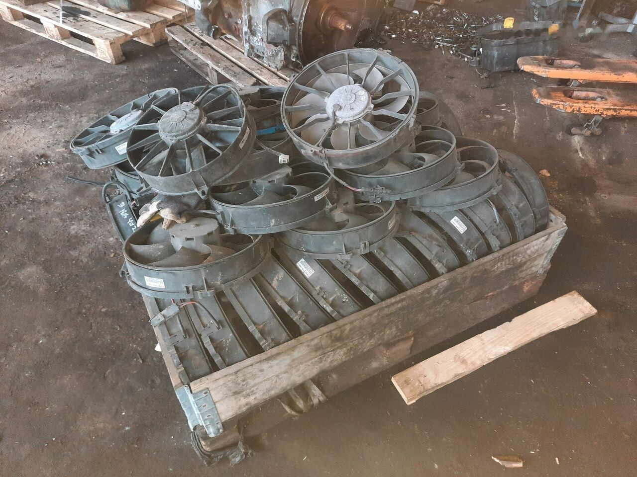 Volvo maslyanyy motor ventilyatora SAUER DANFOSS C19.2L00888\174 Scania Omni Siti - Link/ Volvo B12 / b 10. - Ventilátor pro Autobus: obrázek 1 Volvo maslyanyy motor ventilyatora SAUER DANFOSS C19.2L00888\174 Scania Omni Siti - Link/ Volvo B12 / b 10. - Ventilátor pro Autobus: obrázek 1