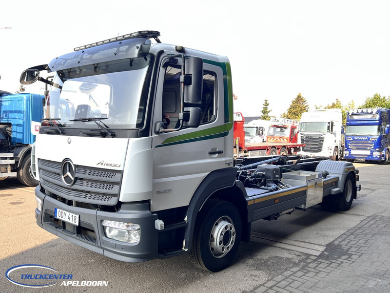 Mercedes-Benz Atego 1527 Manuel, Euro 6, HIAB 10 Tons - Hákový nosič kontejnerů: obrázek 3 Mercedes-Benz Atego 1527 Manuel, Euro 6, HIAB 10 Tons - Hákový nosič kontejnerů: obrázek 3