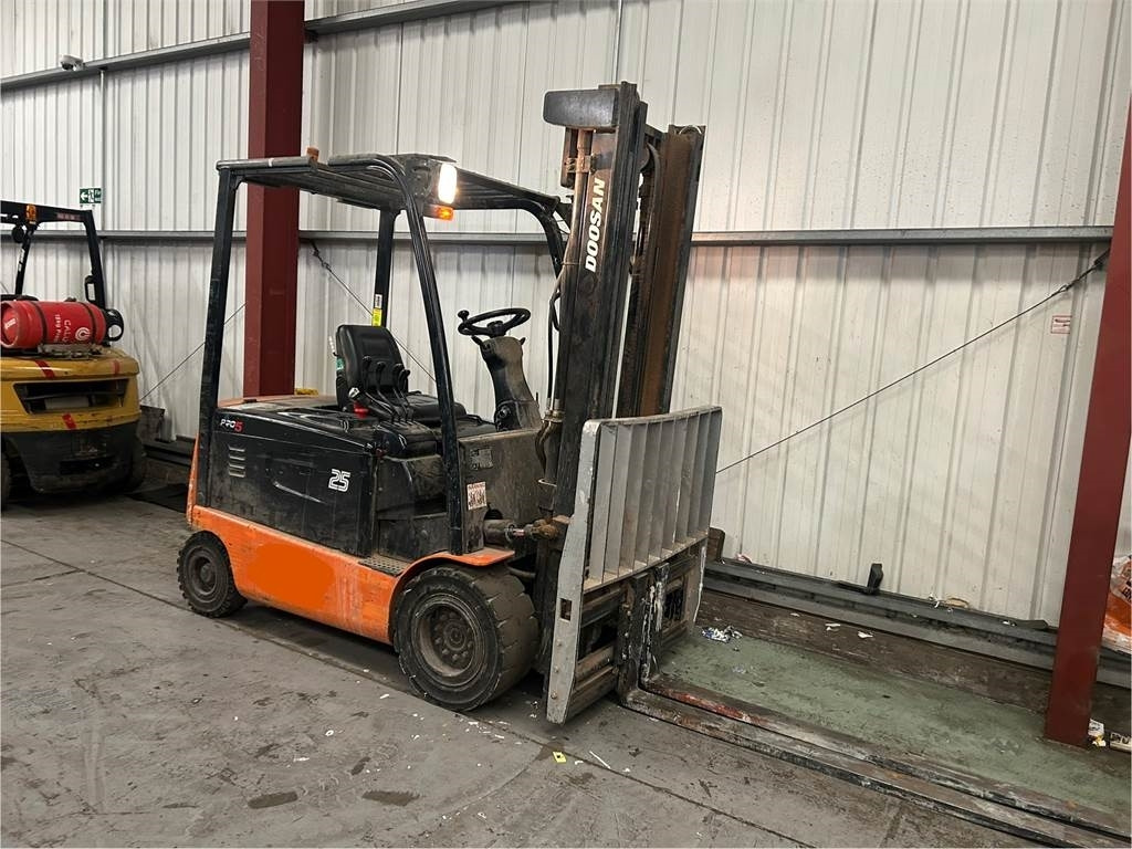Doosan B25X-5 - Elektrický vysokozdvižný vozík: obrázek 4 Doosan B25X-5 - Elektrický vysokozdvižný vozík: obrázek 4