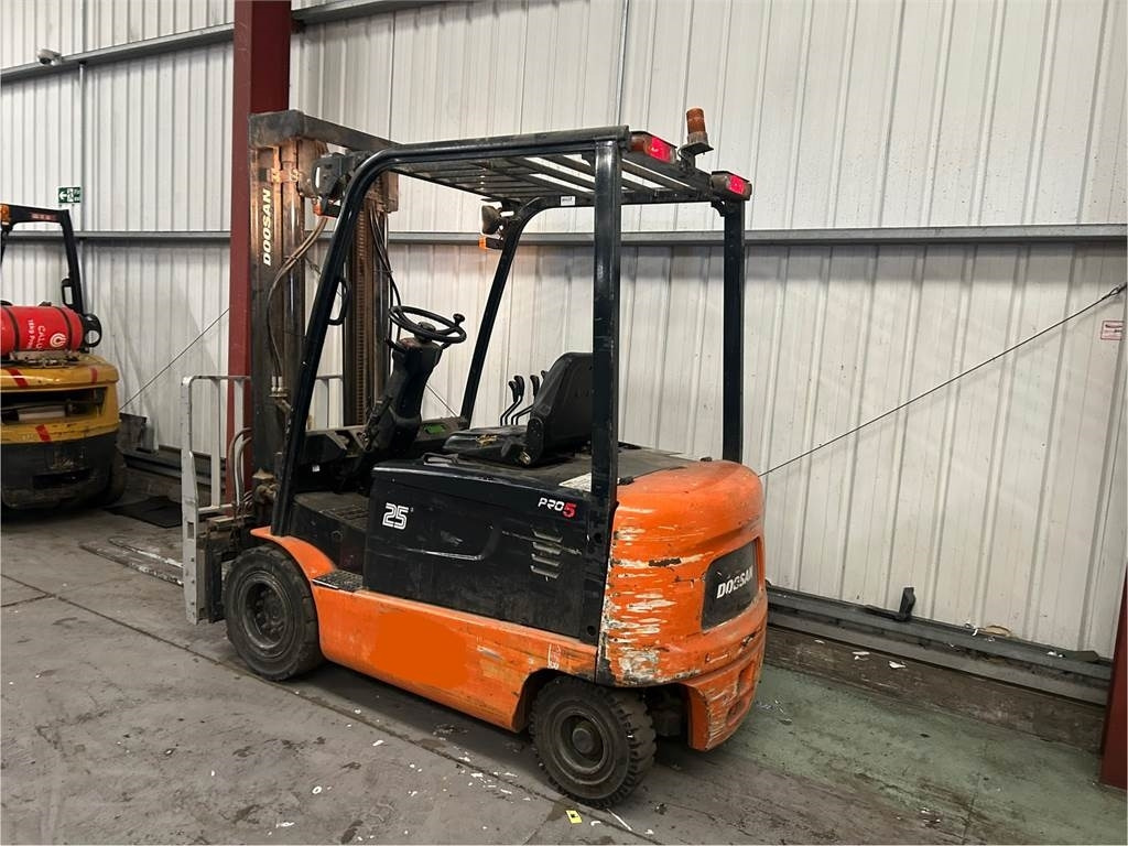 Doosan B25X-5 - Elektrický vysokozdvižný vozík: obrázek 3 Doosan B25X-5 - Elektrický vysokozdvižný vozík: obrázek 3