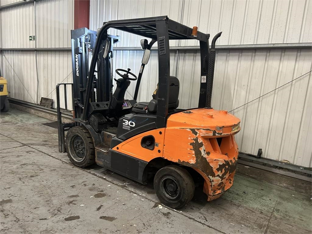 Doosan D30S-5 - Dieselový vysokozdvižný vozík: obrázek 3 Doosan D30S-5 - Dieselový vysokozdvižný vozík: obrázek 3