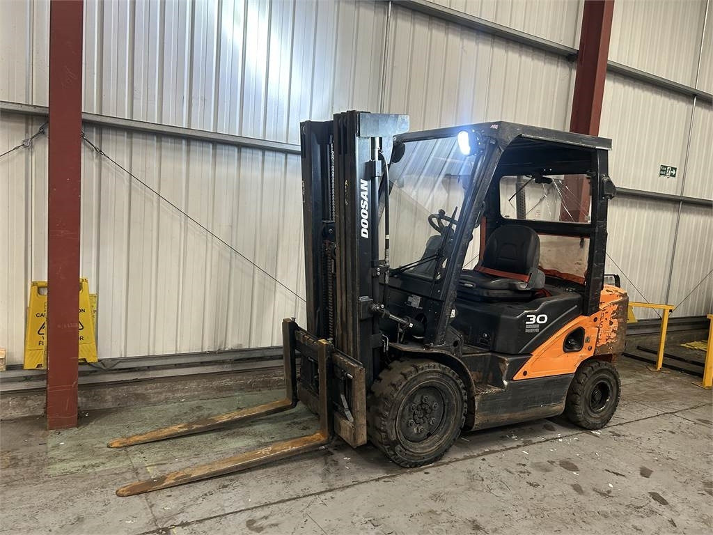Doosan D30S-5 - Dieselový vysokozdvižný vozík: obrázek 2 Doosan D30S-5 - Dieselový vysokozdvižný vozík: obrázek 2