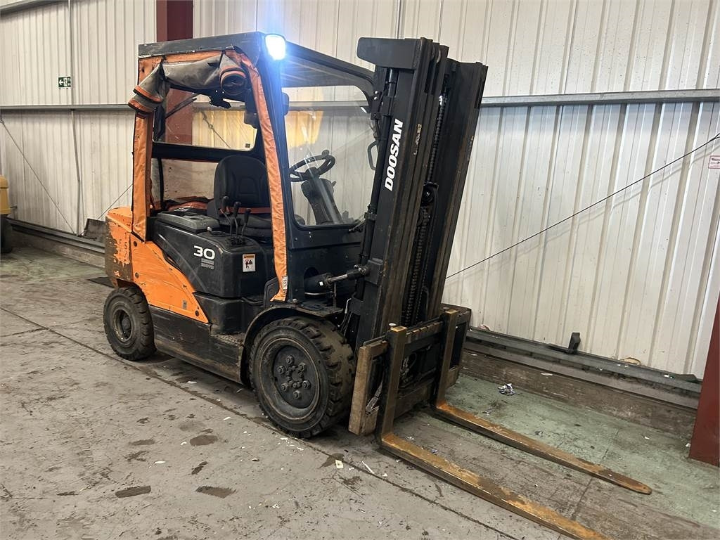 Doosan D30S-5 - Dieselový vysokozdvižný vozík: obrázek 4 Doosan D30S-5 - Dieselový vysokozdvižný vozík: obrázek 4