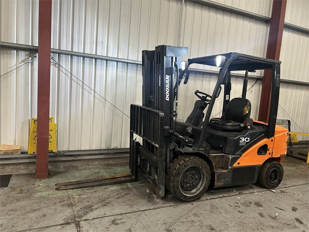 Doosan D30S-5 - Dieselový vysokozdvižný vozík: obrázek 2 Doosan D30S-5 - Dieselový vysokozdvižný vozík: obrázek 2