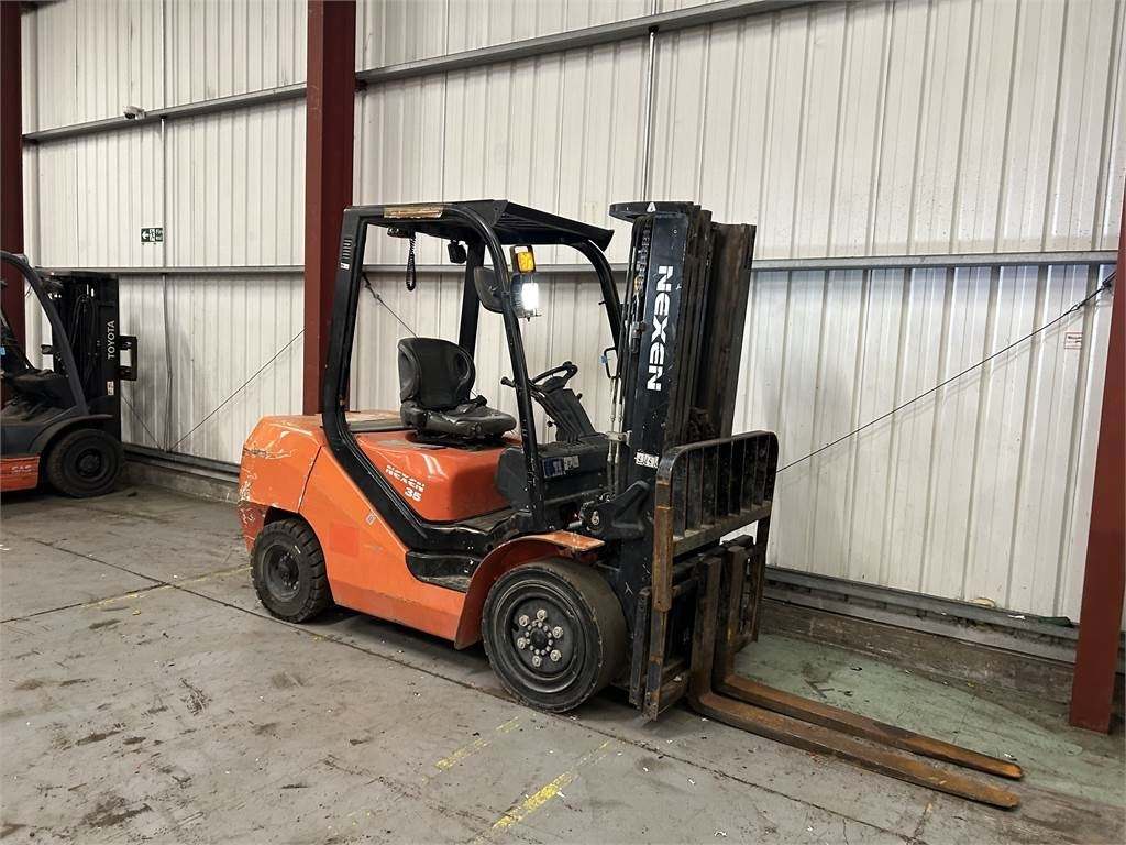 FD35 - Dieselový vysokozdvižný vozík: obrázek 4 FD35 - Dieselový vysokozdvižný vozík: obrázek 4