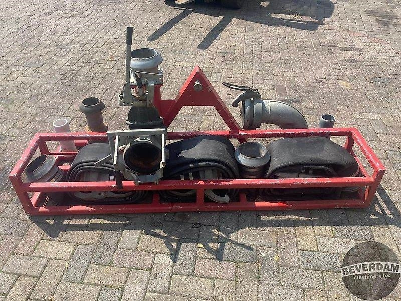 Bok met mestslangen en koppelingen - Rozmetadlo chlévské mrvy: obrázek 3 Bok met mestslangen en koppelingen - Rozmetadlo chlévské mrvy: obrázek 3
