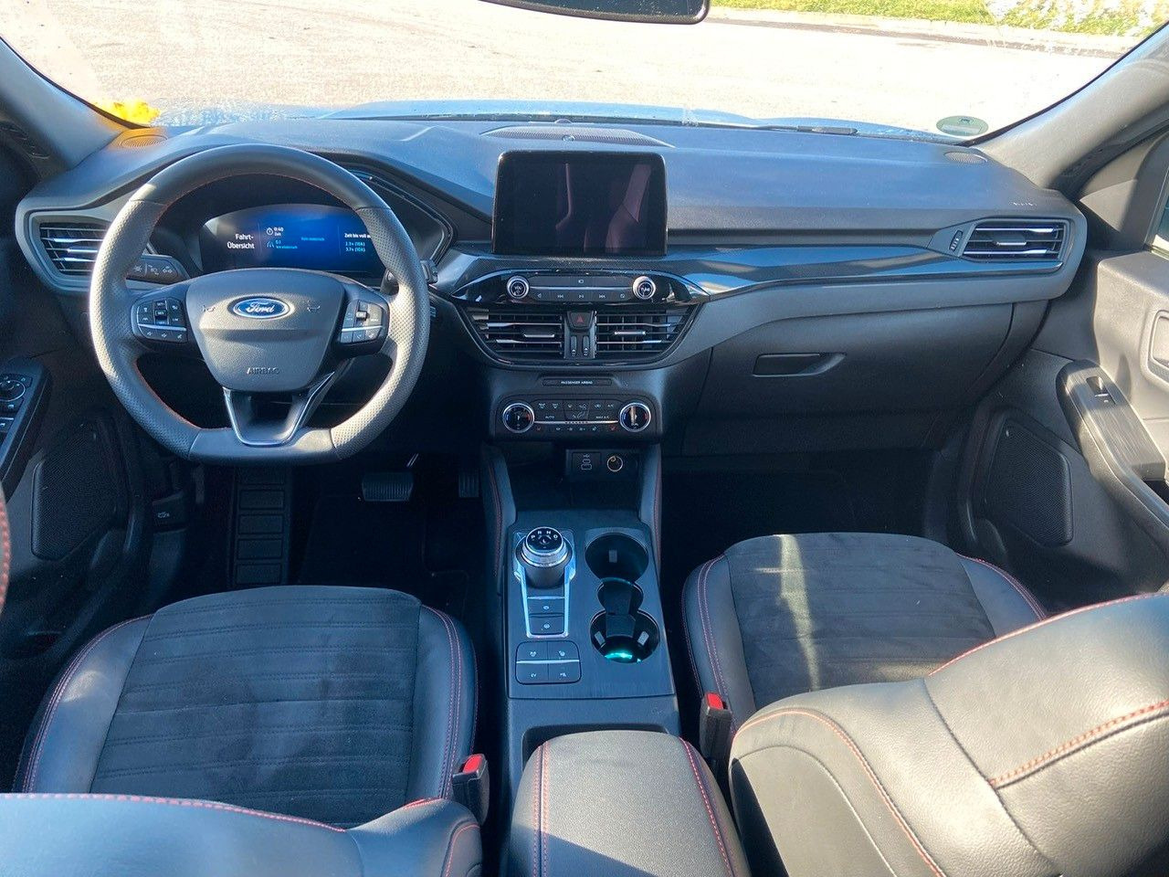 Ford Kuga Plug-In Hybrid ST-Line X - SUV: obrázek 4 Ford Kuga Plug-In Hybrid ST-Line X - SUV: obrázek 4