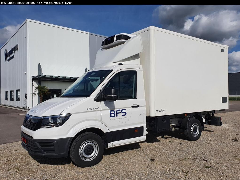 MAN TGE 3.140 4x2 F SB Bi-Temp Kühlkoffer, Carrier P MAN TGE 3.140 4x2 F SB Bi-Temp Kühlkoffer, Carrier P - Chladící dodávka: obrázek 1 MAN TGE 3.140 4x2 F SB Bi-Temp Kühlkoffer, Carrier P MAN TGE 3.140 4x2 F SB Bi-Temp Kühlkoffer, Carrier P - Chladící dodávka: obrázek 1