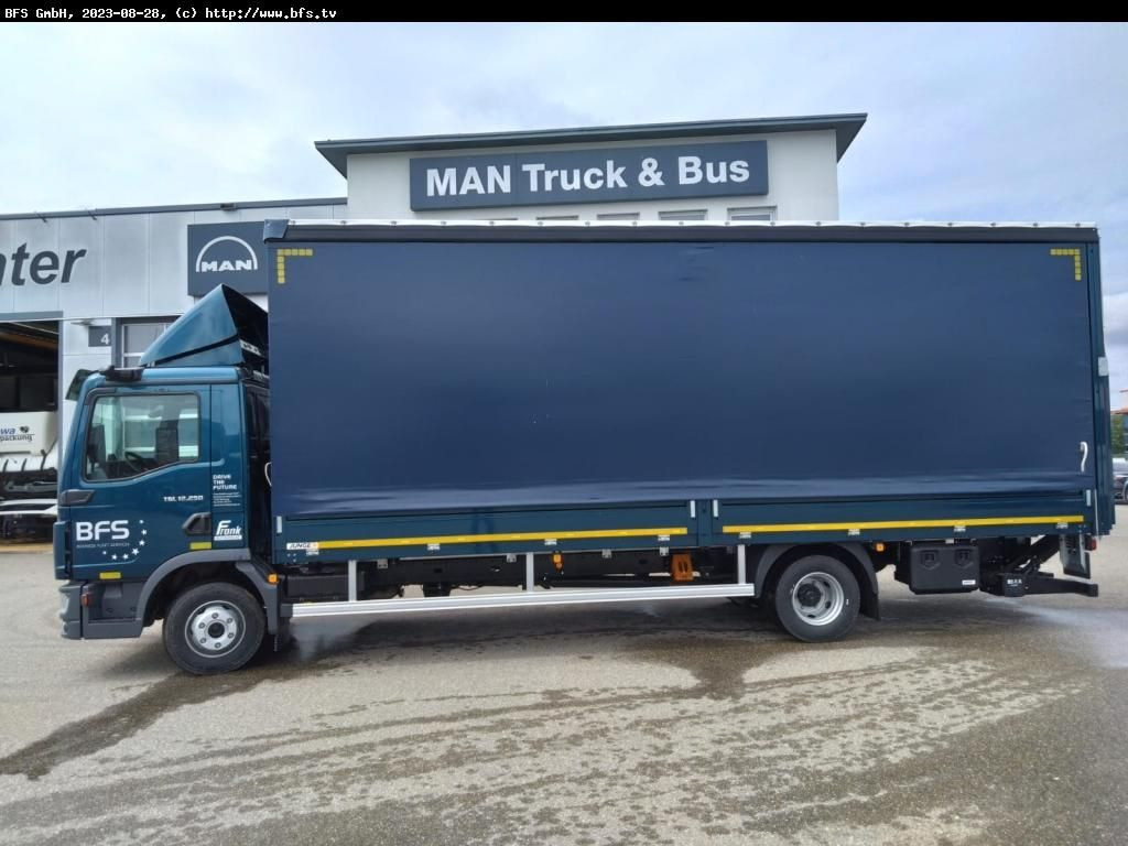 MAN TGL (TG3) 12.250 4x2 BL CH Plane und Spiegel, LB - Plachtový nákladní auto: obrázek 3 MAN TGL (TG3) 12.250 4x2 BL CH Plane und Spiegel, LB - Plachtový nákladní auto: obrázek 3