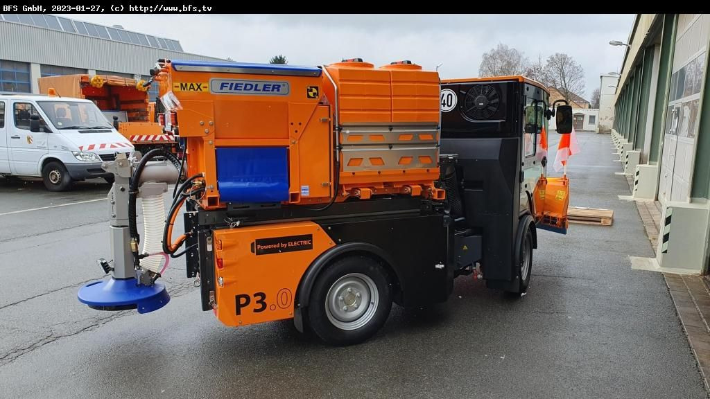 Pony P3.0 Pony P3.0 - Zametací vůz: obrázek 3 Pony P3.0 Pony P3.0 - Zametací vůz: obrázek 3