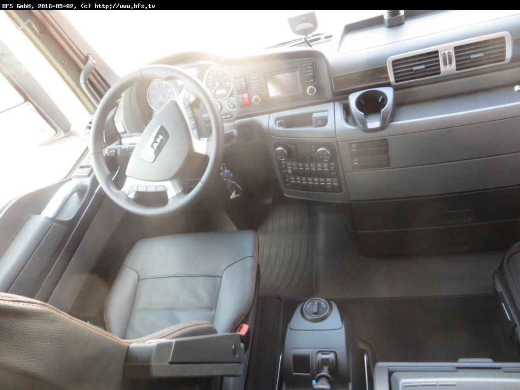 MAN TGX 18.560 4x2 BLS Euro 6 HS Schoch Edition 2016 MAN TGX 18.560 4x2 BLS Euro 6 HS Schoch Edition 2016 - Tahač: obrázek 4 MAN TGX 18.560 4x2 BLS Euro 6 HS Schoch Edition 2016 MAN TGX 18.560 4x2 BLS Euro 6 HS Schoch Edition 2016 - Tahač: obrázek 4