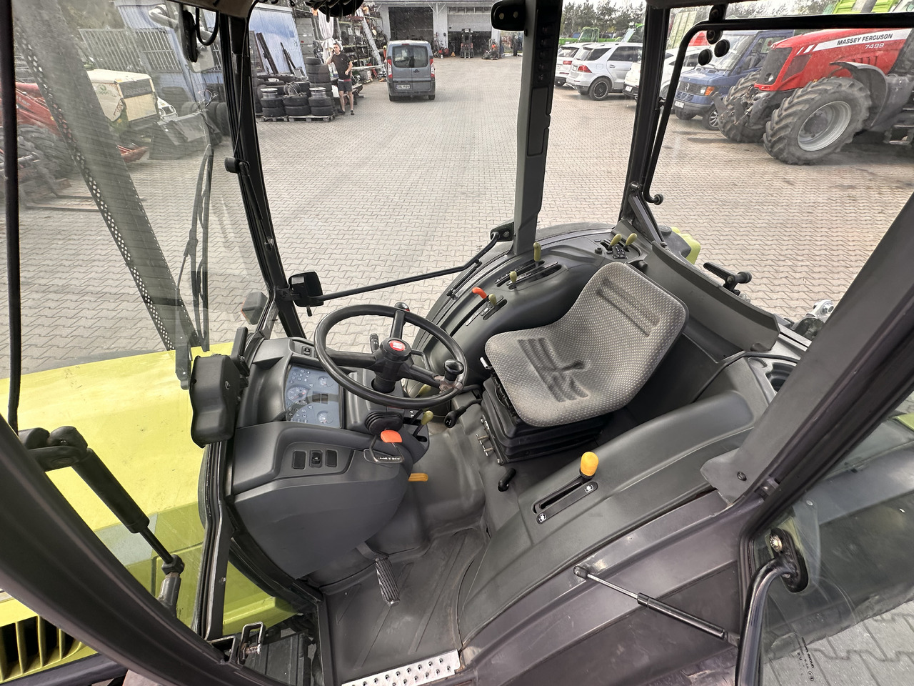 Traktor CLAAS NECTIS 257F: obrázek 10