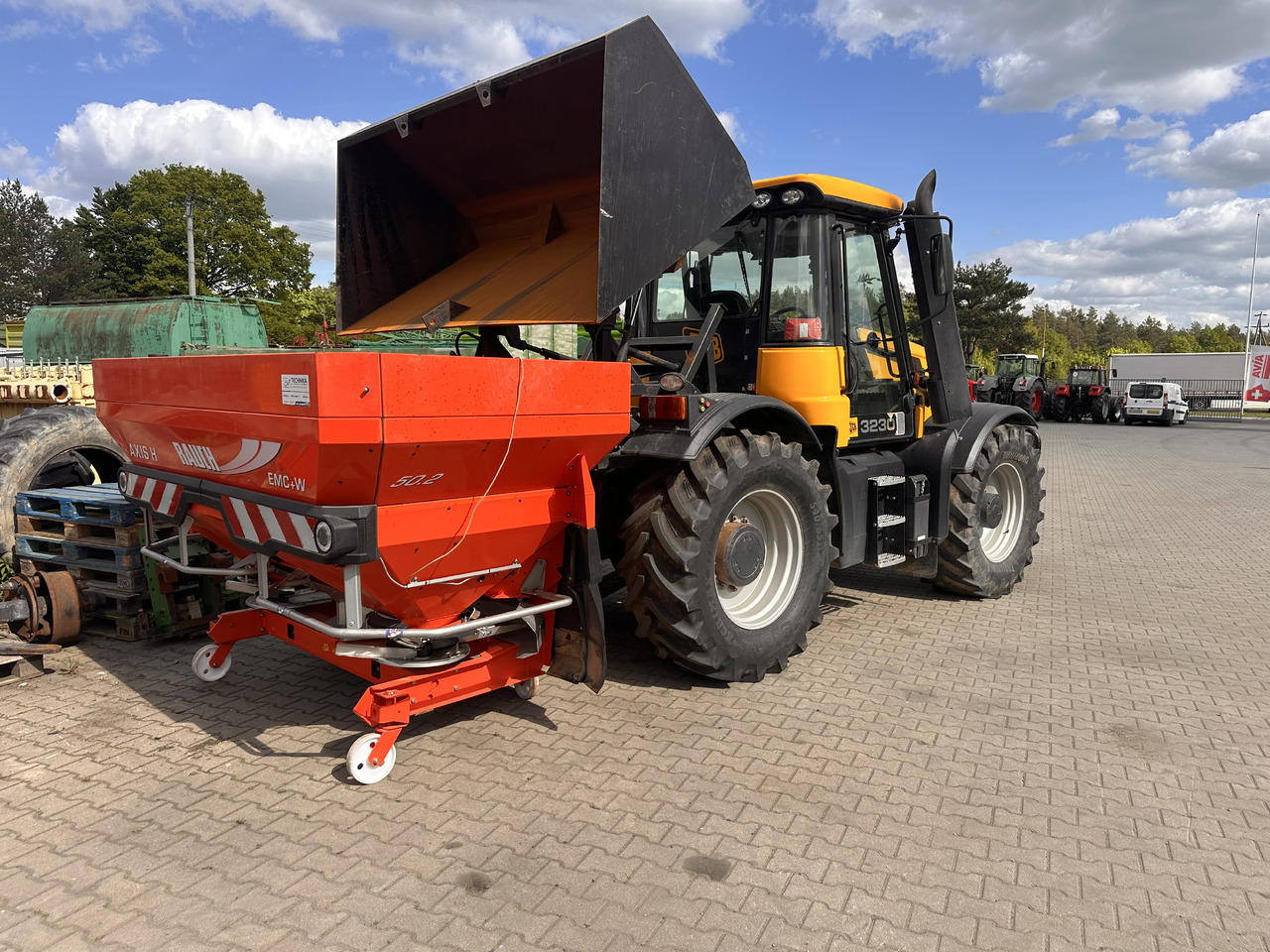 JCB FASTRAC 3230 - Traktor: obrázek 2 JCB FASTRAC 3230 - Traktor: obrázek 2