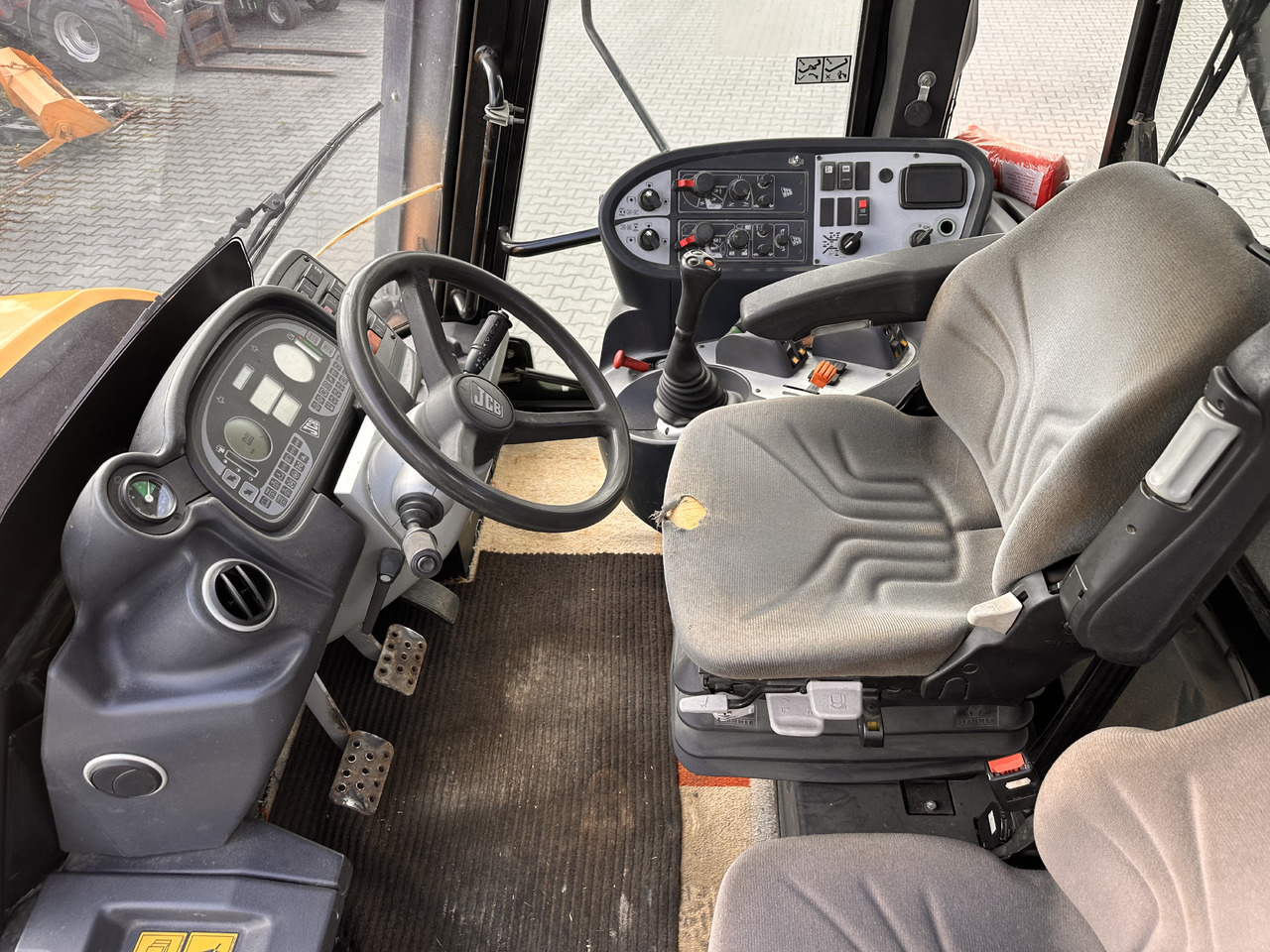 JCB FASTRAC 3230 - Traktor: obrázek 5 JCB FASTRAC 3230 - Traktor: obrázek 5